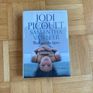 ☀️2/$15☀️ Between the Lines Book